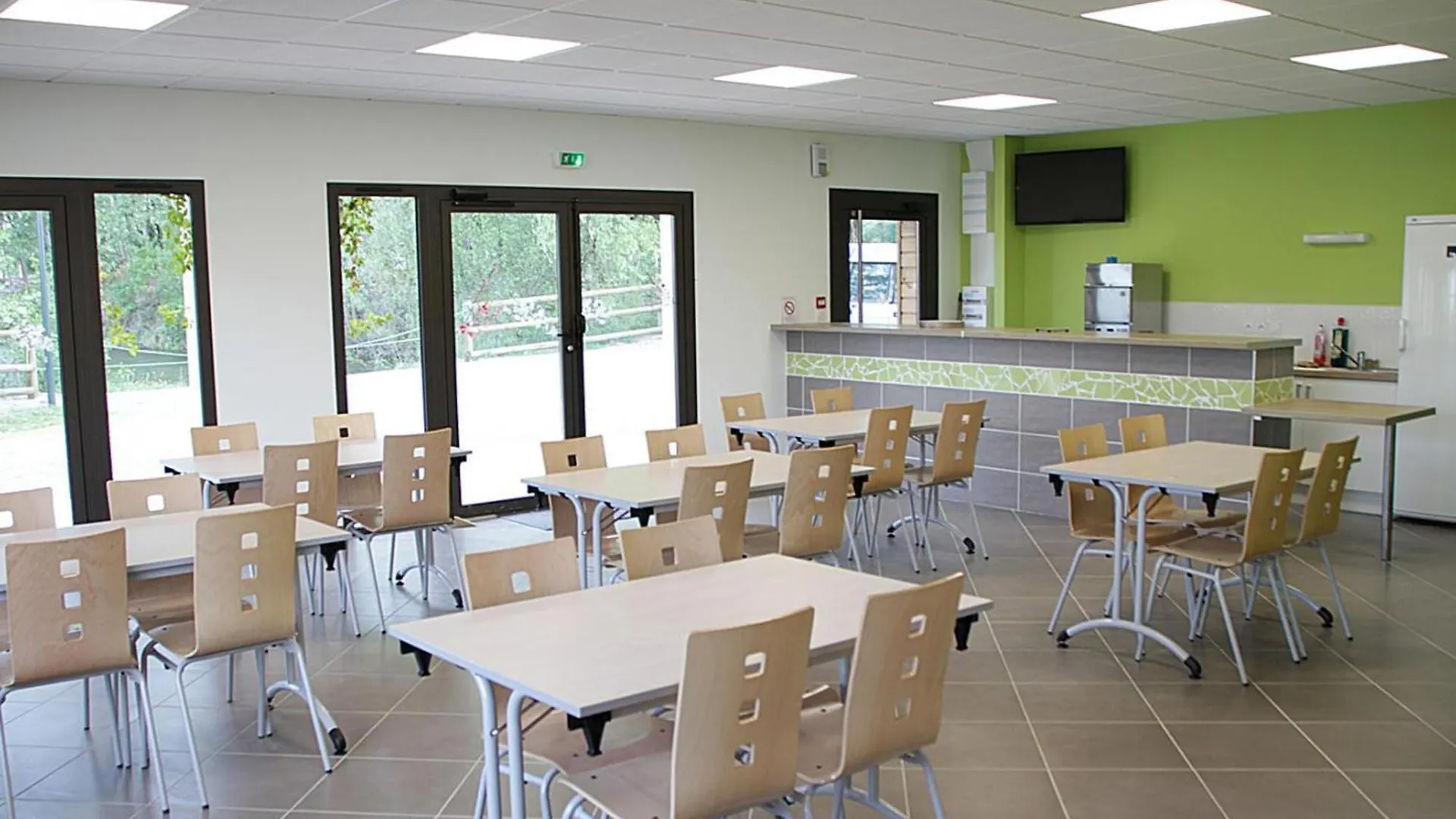 Holiday home Chalets Confortables Au Bord D'Un Etang Avec Terrasse, Jardin Et Nombreuses Activites. - Fr-1-496-78 Veauchette France