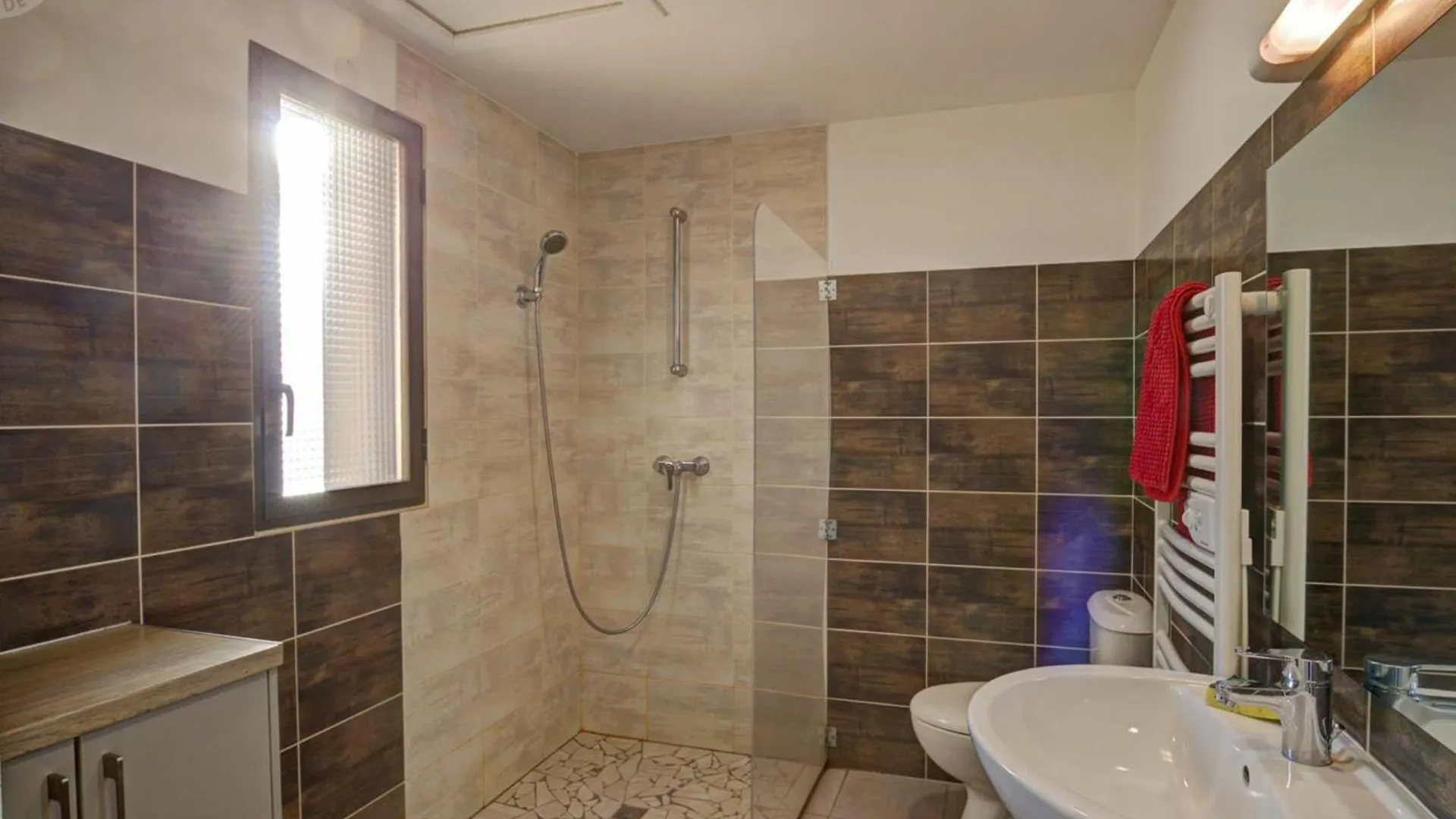 Chalets Confortables Au Bord D'Un Etang Avec Terrasse, Jardin Et Nombreuses Activites. - Fr-1-496-78 Veauchette Holiday home